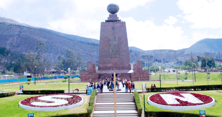 LA MITAD DEL MUNDO