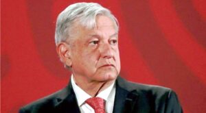 AMLO-corbata