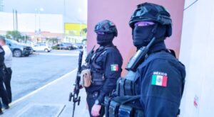 polis enmascarados