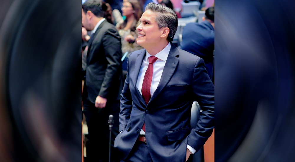 pavel mirando arriba