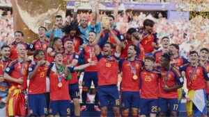 TRIUNFA ESPAÑA
