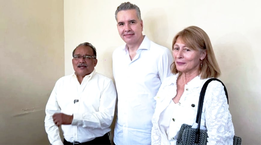 LOS TRES